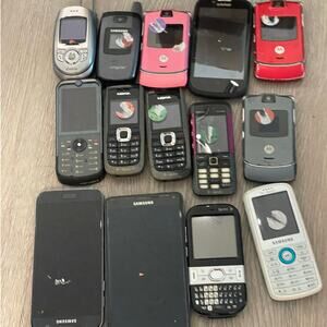 For Parts / Repair Vintage Cell Phone lot - Nokia Motorola Razr Samsung etc